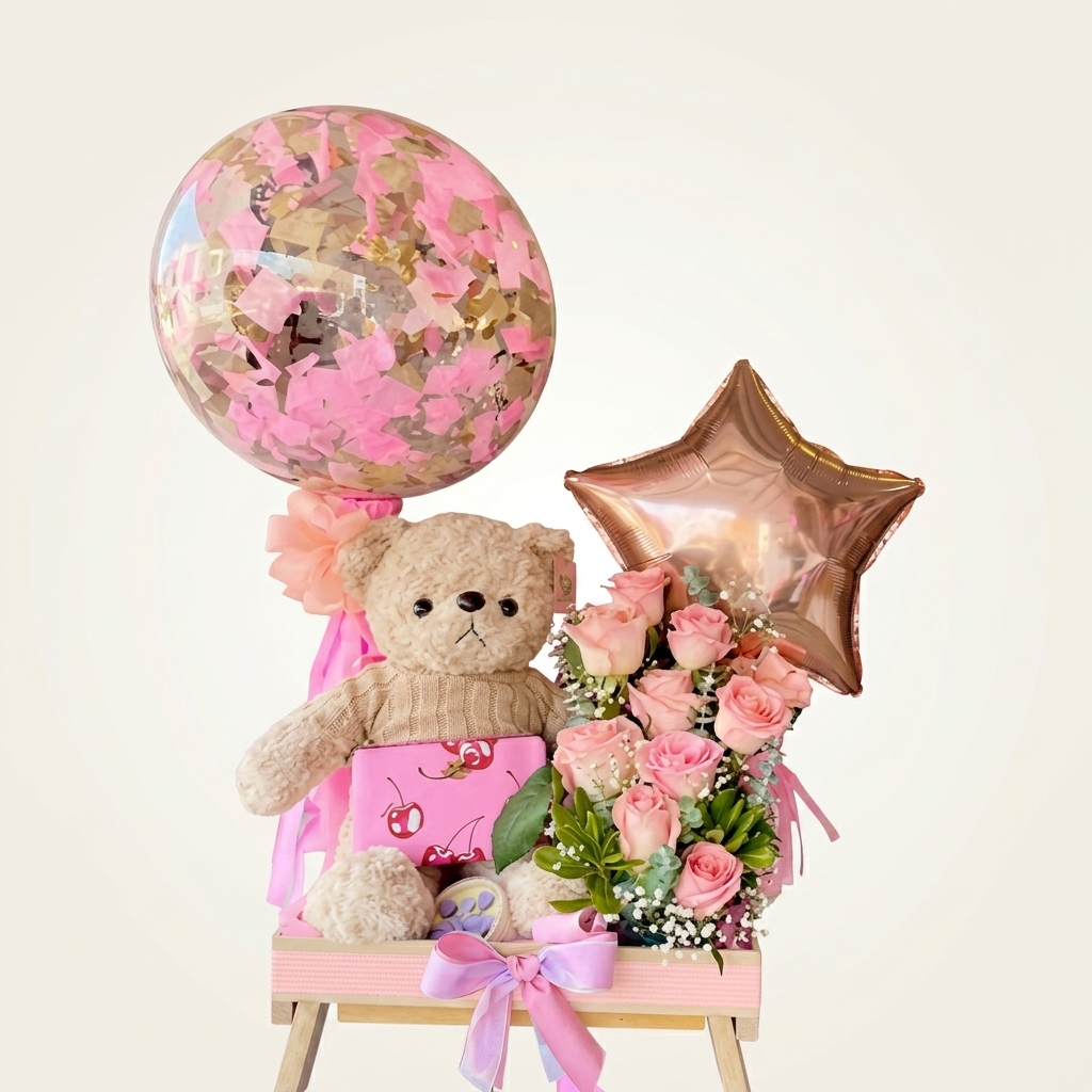 Base con peluche, rosas rosa y globos.